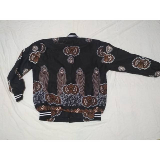 tri_utama's tweet photo. Saya menjual jaket batik ... seharga Rp200.000. Dapatkan produk ini hanya di Shopee! https://t.co/8GBhBtTuV1 #ShopeeID https://t.co/J9CwdyOtEk