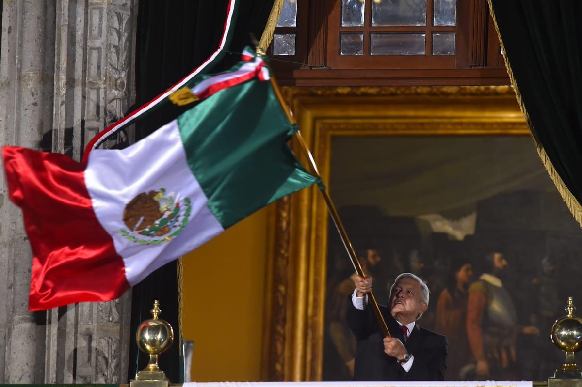 Mary_Luisa_AG's tweet photo. Y sí:
"...¡Viva el heroico pueblo de México!, 
¡Vivan las comunidades indígenas!,
¡Viva la libertad!, 
¡Viva la justicia!, 
¡Viva la democracia!,
...
¡¡¡Viva México!!!".

#GritoDeIndependencia 
#VivaMexico https://t.co/s8neAHUerQ