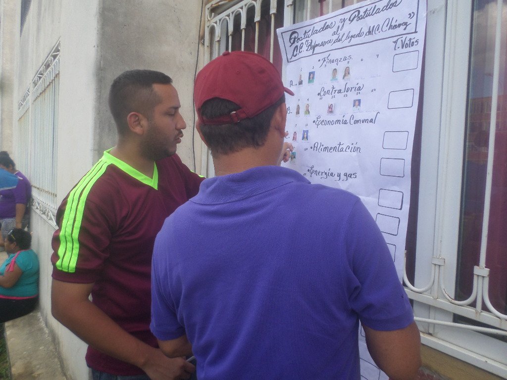 InfocomunalBA's tweet photo. #FiestaElectoral Con una masiva participación se llevó a cabo la actualización de vocerías de 15 consejos comunales pertenecientes al complejo habitacional Ciudad Tavacare https://t.co/r3wrH3y7pS