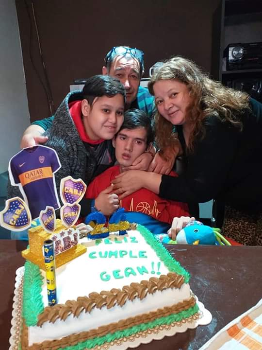 FlaviaMirandaOk's tweet photo. #ReDespiertos Saludos chicos desde Comodoro Rivadavia!!❤
Los vemos todas  las noches con mi mamá , papa y hermanos Saluden a la familia Miranda 💪 https://t.co/8B07rz9cN0