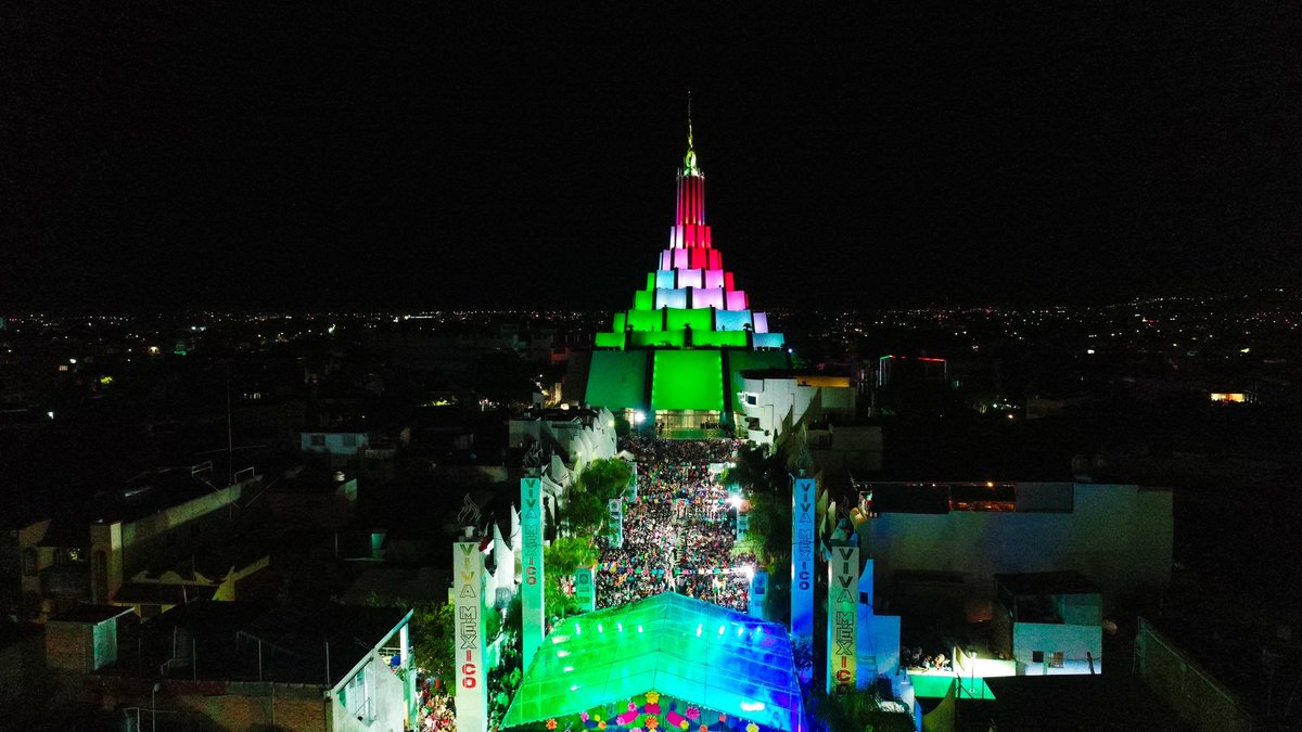 Silemgarcia's tweet photo. Grito de independencia en Hermosa Provincia. 

Buenos cristianos, son buenos ciudadanos.
                         ADJ NJG

Más de 50 mil asistentes gritaron:

Viva México.!! https://t.co/YPKcgS1EKD