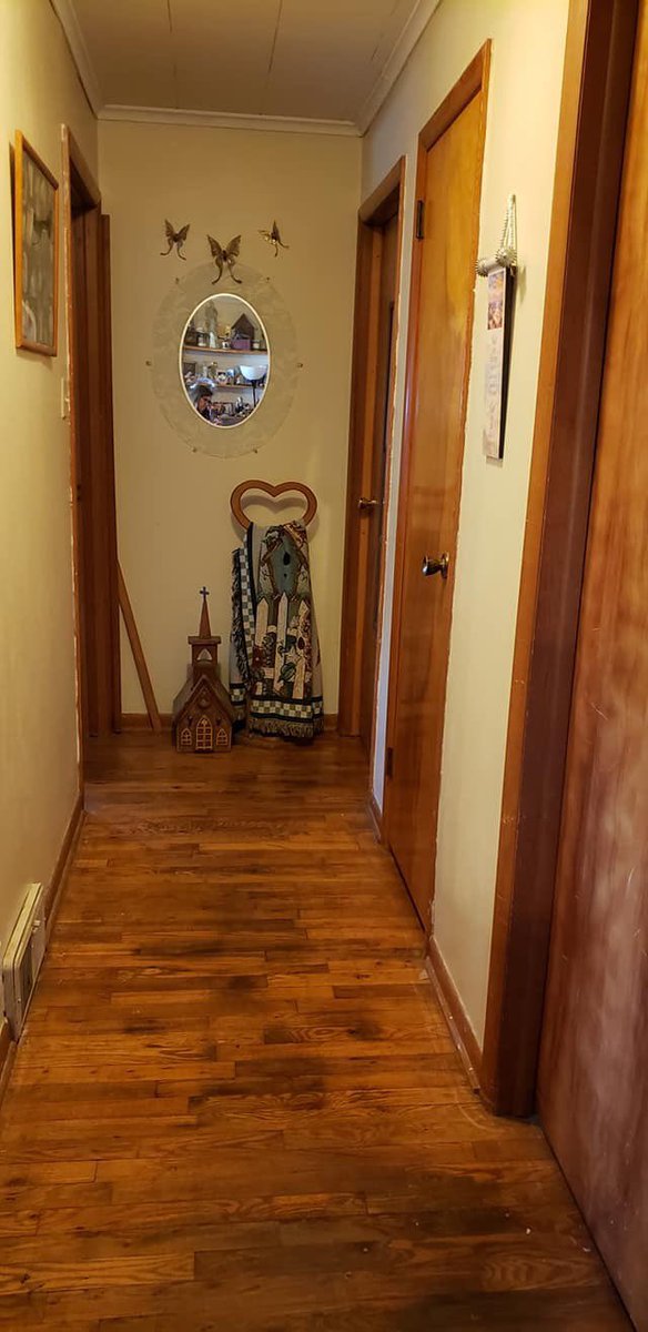 clarksrealtymo's tweet photo. REDUCED PRICE:$59,900.00
3 bedroom 1.5 bath. Salisbury, MO. Approx. 1,120 sq ft of living space m/l. 12' X 24' attached garage. Nice oak hardwood floors, newly painted interior, central air, forced gas heat. Call Rick 660-788-1546 or Jordan 660-414-6414 to schedule a viewing. https://t.co/zSi4nRkR5d