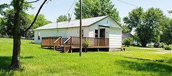 clarksrealtymo's tweet photo. REDUCED PRICE:$32,500.00
3 Bedroom/ 1 Bath ranch located on Broadway in Salisbury, MO! Close to city park and Salisbury schools. Approximately 924 Sq ft living. Large lot with an 8' x 12' storage shed. Call today to view this home! Priced to sell! https://t.co/rfdTLBwjy8