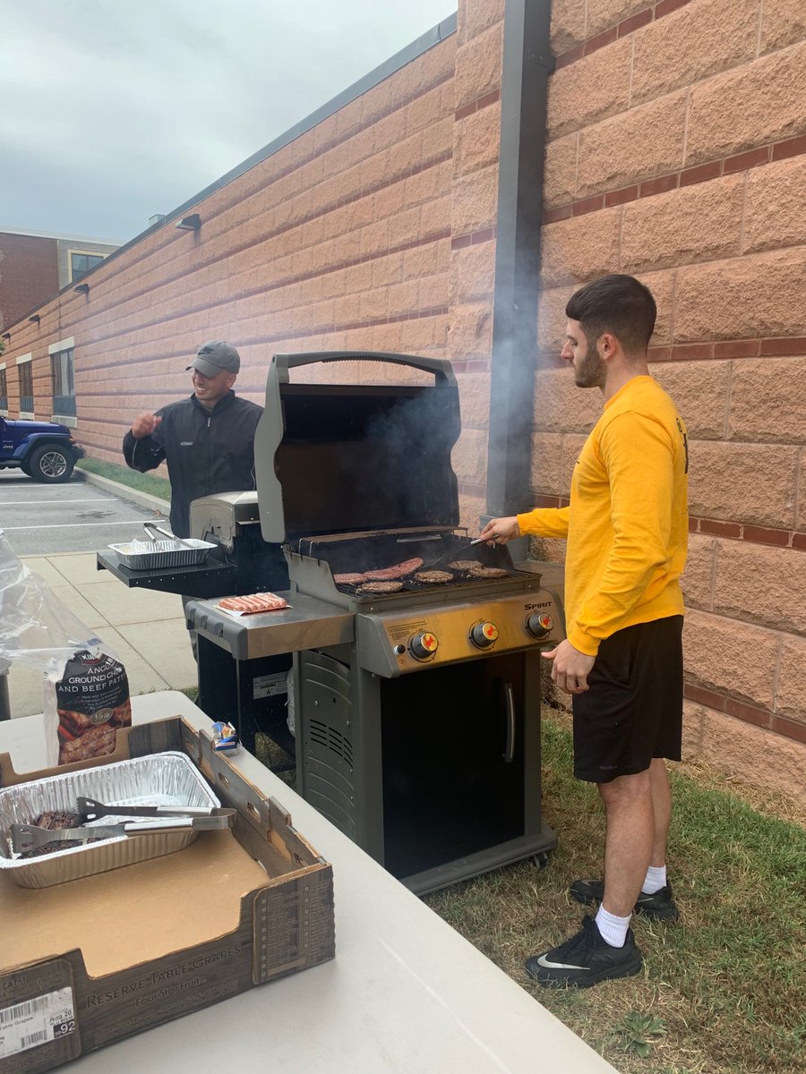USAAC showed its appreciation for the Unionville teachers by holding a Teacher Tailgate before the football game Friday night! Thank you to everyone who helped out! #GoUsaac