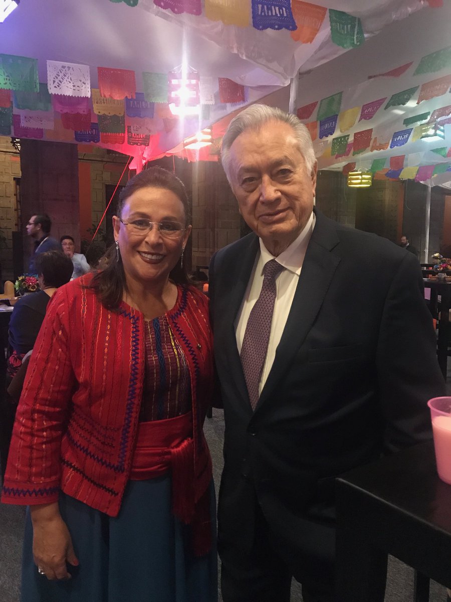 rocionahle's tweet photo. ¡Previo al grito de independencia! 
Salud https://t.co/o5uPY8jqdb