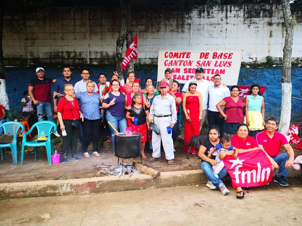 FMLNSantaAna_'s tweet photo. Saludamos a la militancia de San Sebastián Salitrillo quienes compartieron en su tradicional "shuqueada" organizada por el Comité de Base del Cantón San Luis y la #JFMLN San Sebastián Salitrillo.
#SomosTerritorio https://t.co/16nPBoqfv5