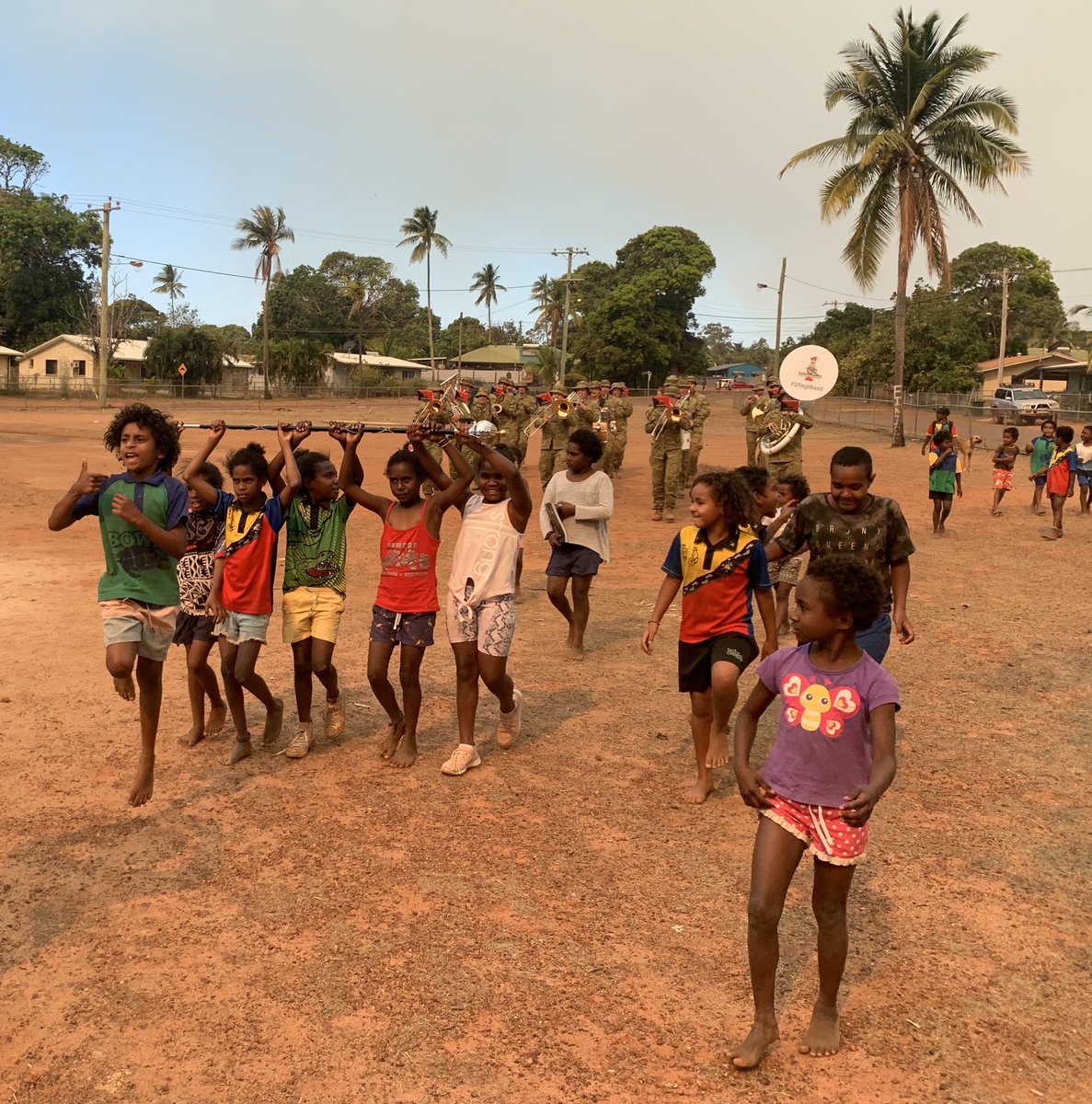 MilMusicBloke's tweet photo. 1RegtBand stopped into Injinoo FNQ for a quick march through the park and a performance. Using music we connect with people and provide a positive image of Army. #musicconnects https://t.co/D2Y8om3sQr