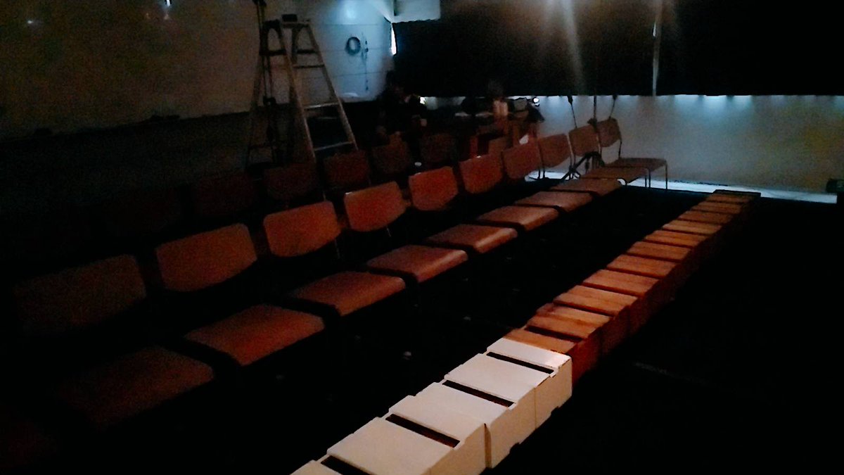 公演2日目開場しました！！

連日たくさんのお客様に並んでいただけて本当に嬉しいです！
皆さんお気軽にお越しください～！！

ぶちょう🍊