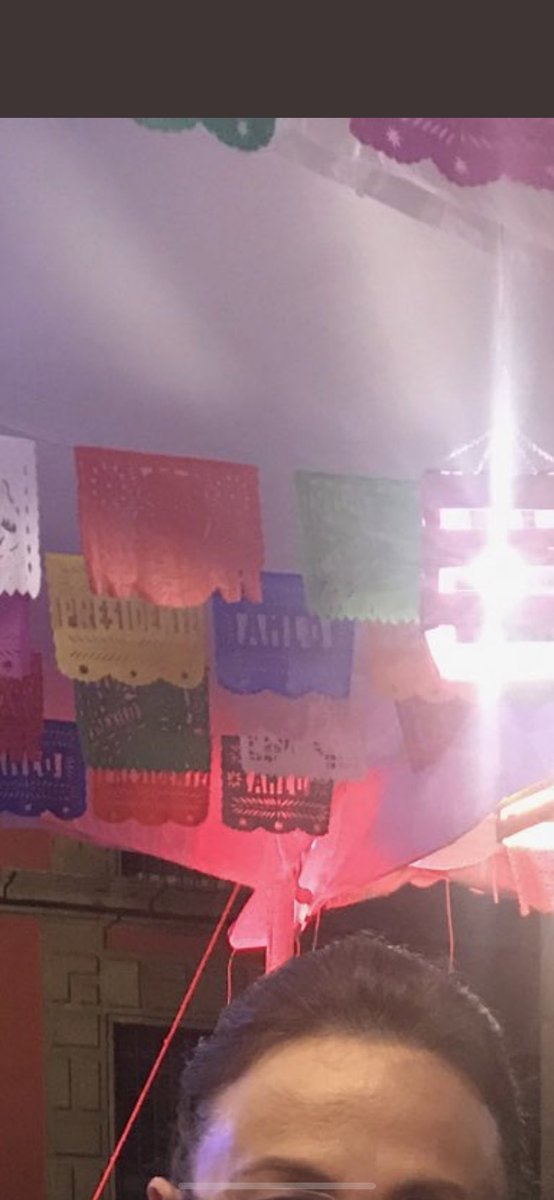 davidnoticias's tweet photo. Como en tiempos de Don Porfirio... papel picado con el nombre de “Presidente” y “AMLO” neta y así son diferentes a los anteriores???? #GritoDeIndependencia #MesPatrio #Zocalo #MéxicoBizarro https://t.co/OIr55eTdtS