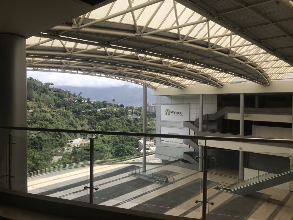 Gabrielsalasely's tweet photo. Esto es el Centro Comercial #ParqueCerroVerde. Ya también forma parte de la red #UltraRapida en #Internet de @IPNETVE . https://t.co/9RCCJzEI5L