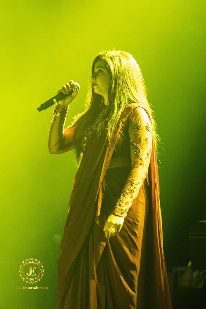SonaSsg's tweet photo. *HD CLICKS*(SET-9)
The voice of serenity...
Musical celebration what that you have created on stage by your passion, grace & versatility.
@shreyaghoshal #SeattleDiaries
#ShreyaGhoshalLiveWithSymphony #shreyaghoshalnorthamerica2019 #QueenSlayed https://t.co/7SWhqLZHjN
