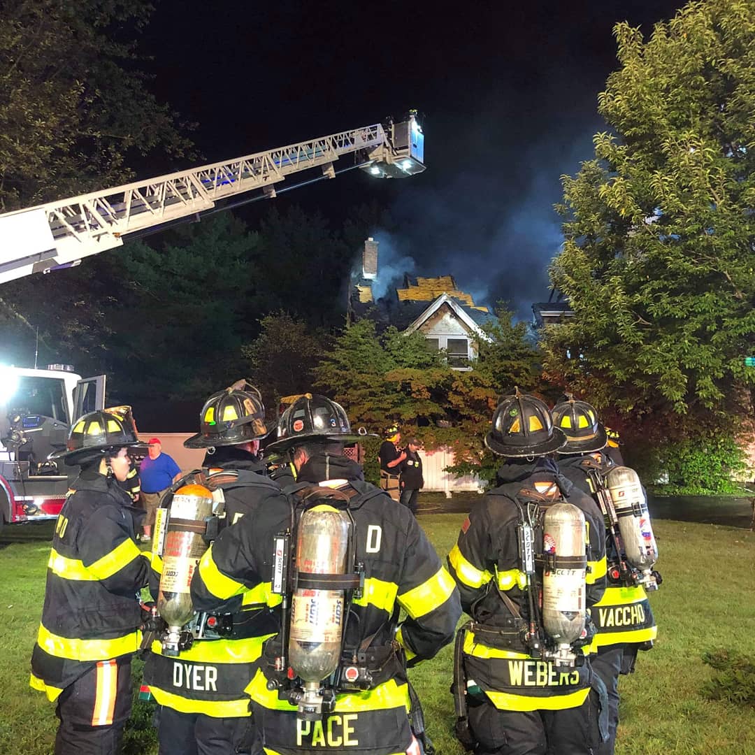 TownofMamkFD's tweet photo. Early Saturday morning, the #TMFD FASTeam responded to a 3rd Alarm Fire on Grandvew Ave in the City of Rye. The fire quickly spread and the FASTeam was put to work shortly after arrival. #westchester #fire #rye https://t.co/Rgs7DXPkiO