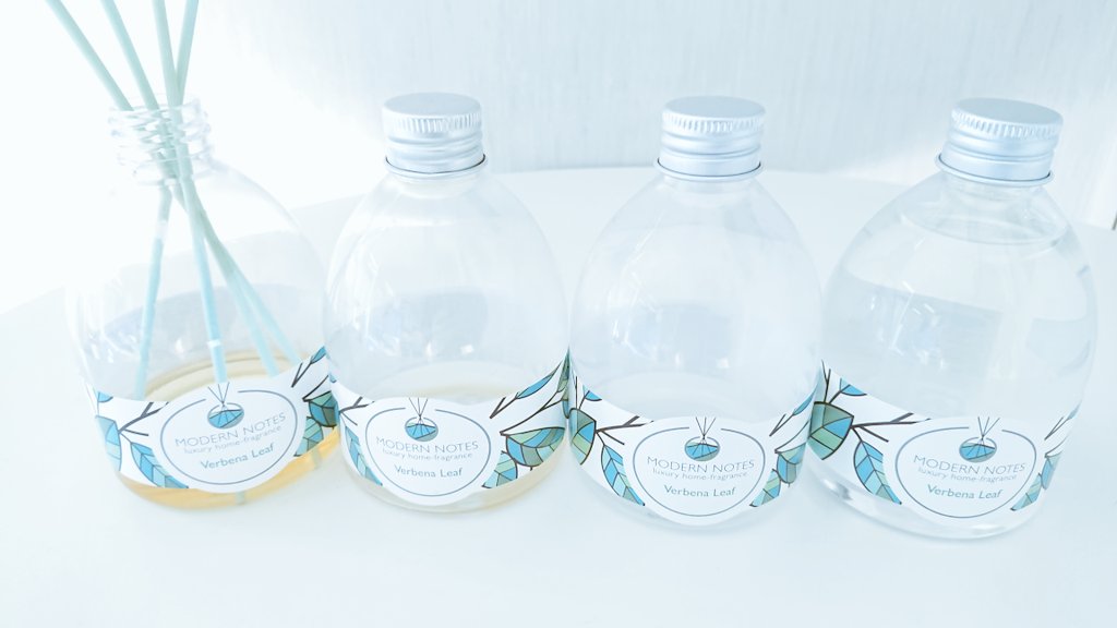 nishihara_dc's tweet image. 一年前に旅先で出会った
#MODERNNOTES のディフューザー  Verbena Leaf

レモンヴァーベナと柑橘の爽やかな香りです。

『どこで手に入りますか？』
来院された方からも、よく質問を受け、空き瓶を差し上げたこともありました。

間もなく、６瓶目の開封式を迎えます🤭