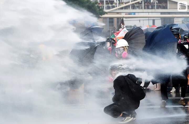 This is what  #HKers are facing! Using umbrella to defend themselves in front of a water cannon truck which stores concentrated pepper water!  #Chinazi #PoliceBrutality #TouturedByPolice    #PoliceTerrorism #PoliceState #FreeHongKong