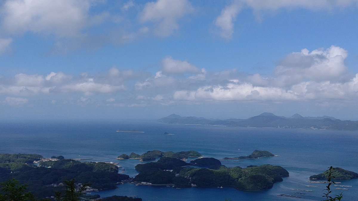 toNo_ddd's tweet photo. 冷水岳から見た海はほんとに綺麗でした。
これが、佐世保の艦娘たちが行く海か… https://t.co/LMfP8QUAYR