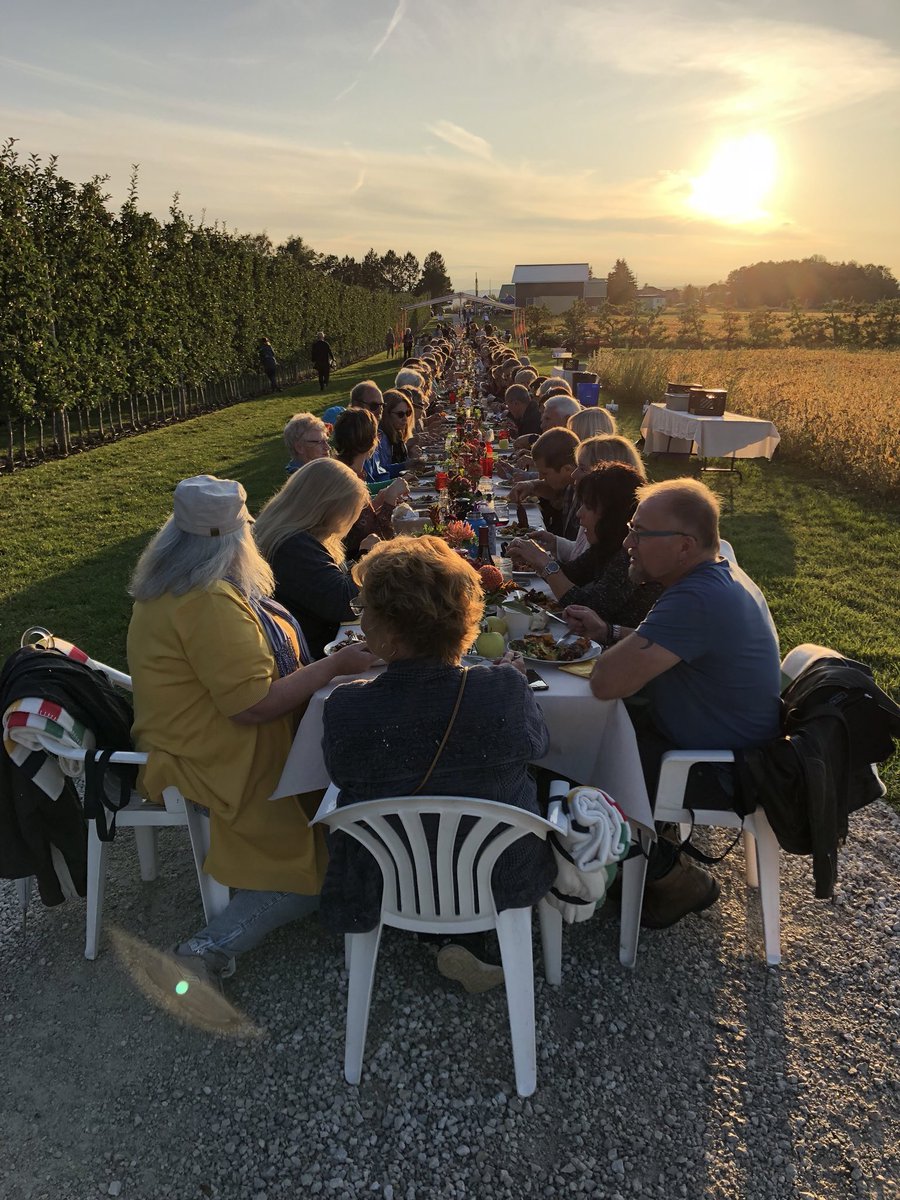 sdrcouchman's tweet photo. Thanks to @HBCHeritage @TKFerriOrchards Thornbury #Rotary and all the volunteers farmers and chefs for an extraordinary #communitylongtable https://t.co/jOECwVIpOP