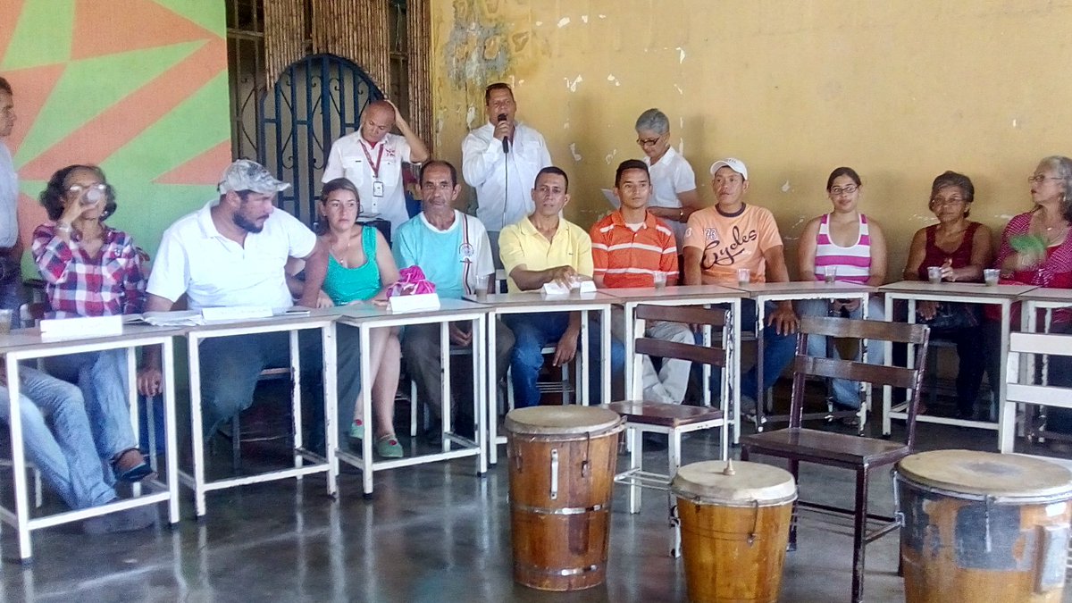 AncBloque's tweet photo. #15Sep Mcpio.#RafaelRangel Juramentación de Voceras y Voceros que conforman las Nuevas Instancias de autogobierno #ComunaElVenerable junto al @PartidoPSUV #Concejales #Comumas #Prefecto #Alcaldía #DelegadaDeComunas constituyente @Jean_C_Olmos y Nuestro Glorioso pueblo Comunero https://t.co/rR3N2bu4rf