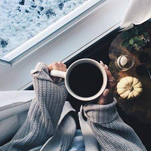 Aestheticx_'s tweet photo. Coffee + Sweater Weather ☕ https://t.co/9Kofpr2t4K