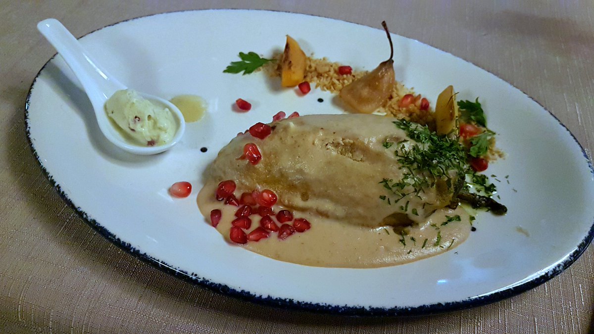 Chile en nogada tradicional <a href="/CasaMadero/">Casa Madero</a> V Rosado

#FestivalGourmetBarcelo