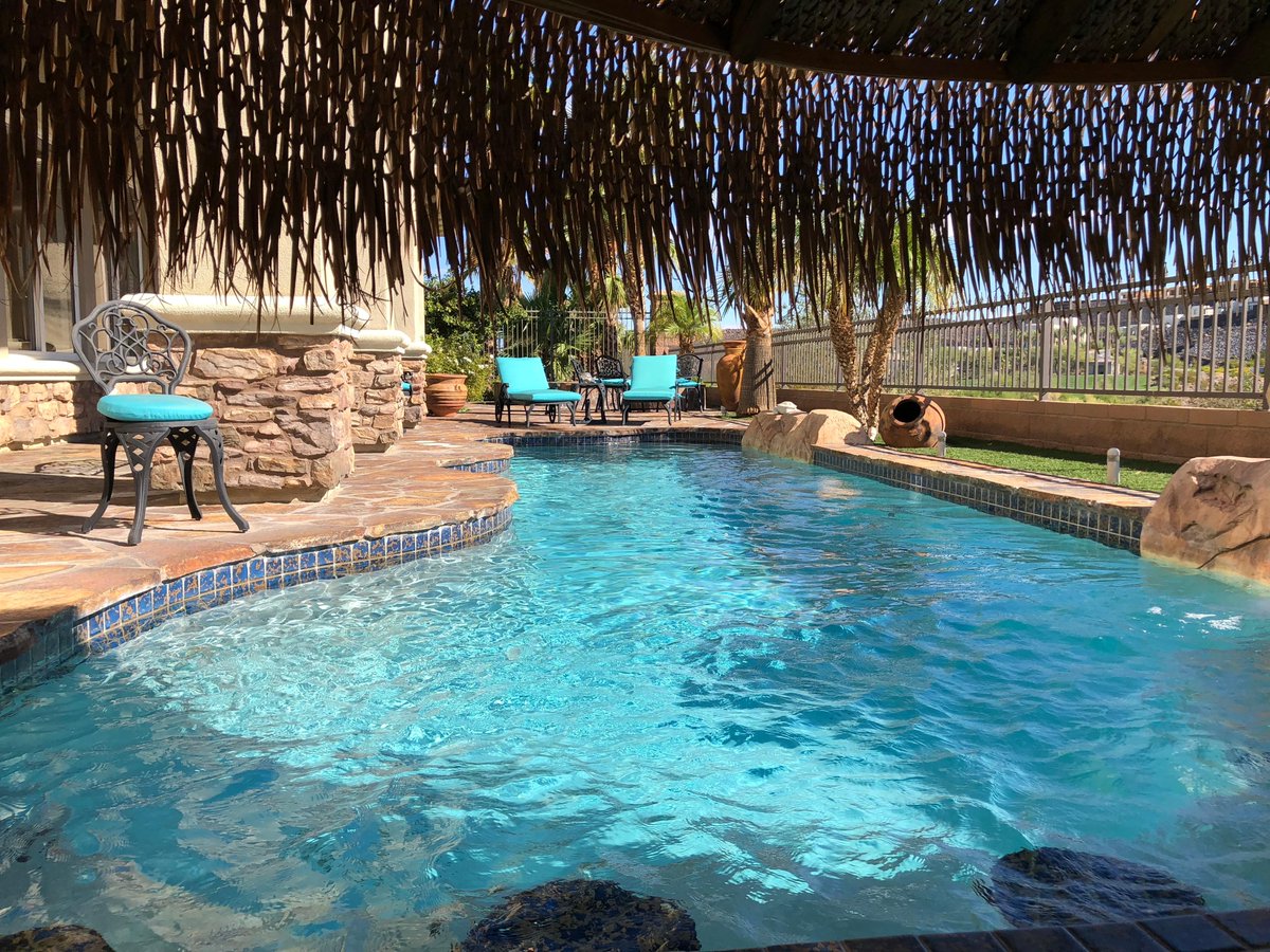 hgtv's tweet photo. Dive in! ๐#PoolHunters #HGTVBeachNight #OnHGTV https://t.co/OtKsSAtwJ6