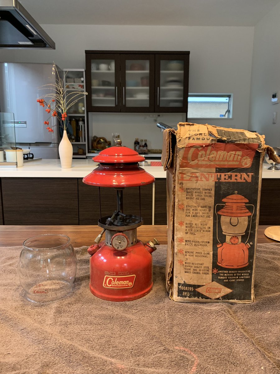 もう今にも砕けそうな箱と一緒でした。グローブはオリジナル、1965年7月のパテペンです