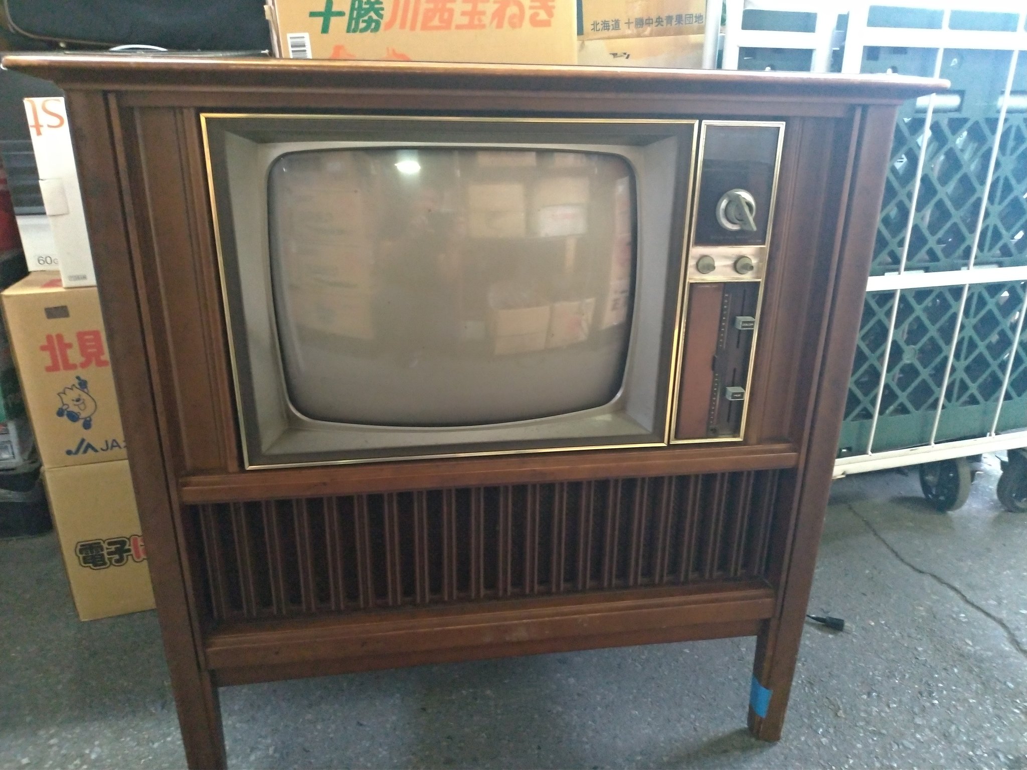 Beep むかーしのテレビをお譲りいただきました 子供のころおばあちゃんの家にあってチャンネルをガチャガチャして遊んでいました あむちゃん T Co Dj5jizmt4r Twitter