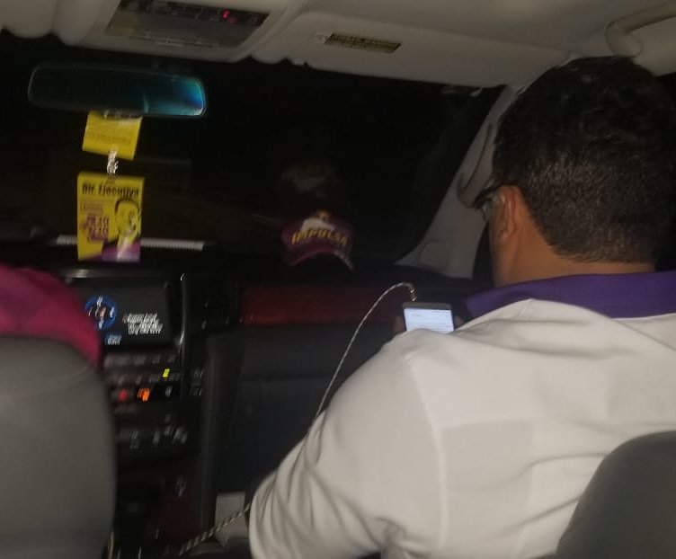 FranklinRod77's tweet photo. Al tener que enviar mi trabajo para mañana en @vanguardiard, y ver que no me daría el tiempo para concluirlo en mi casa, no me quedó de otra en tomar mi celular, concentrarme y concluirlo.

Mañana, busquelo y léalo: CAÍDA DE BOSCH Y OTROS GOLPES EN LA REGIÓN

@LeonelFernandez DAT https://t.co/chOIYR51xG