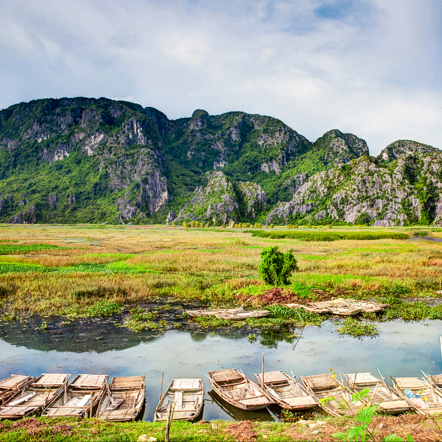 MyanmarTouching's tweet photo. Van Long Swamp is 80km from Hanoi Capital and the biggest natural wetland conservation in Red River Delta which is located in Ninh Binh Province. 
#ninhbinh #vietnam https://t.co/E08sTE6BKF