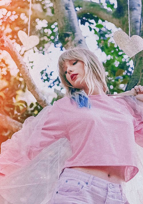 4Evermore_Paige's tweet photo. Voting for my favourite album of the year, #Lover   for #TheAlbum at the #PCAs #TaylorSwift    ✨❤️

✨✨REPLY AND RT TO VOTE ✨✨

@taylornation13 @taylorswift13 https://t.co/xK6g3XKrt2