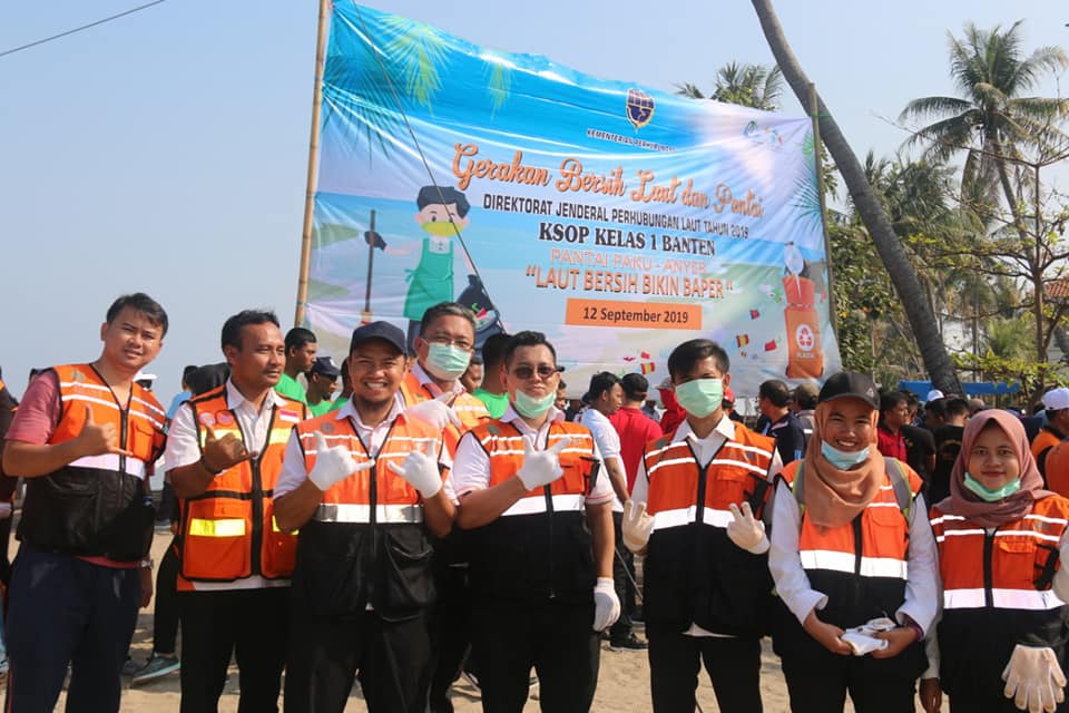 IPC_Banten's tweet photo. Ipc Banten turut serta dalam rangka HARHUBNAS 2019 pada acara Bersih Laut dan Pantai di lokasi Pantai Paku, Anyer Banten Hari ini Kamis (12/09/19). 

@indonesiaport 
@kemenhub151 
#lautbersihbikinbaper https://t.co/44Ow5ORwC9