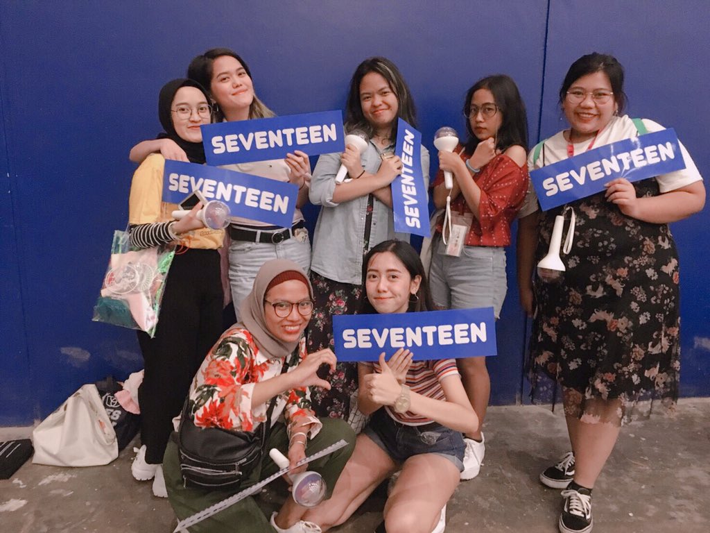 ioshuahonq's tweet photo. happy 1 year since #IdealCutinJKT !!went thru a quite bumpy road last year but we finally made it to the magical night together 💙🌟 https://t.co/TmeSFalUOv