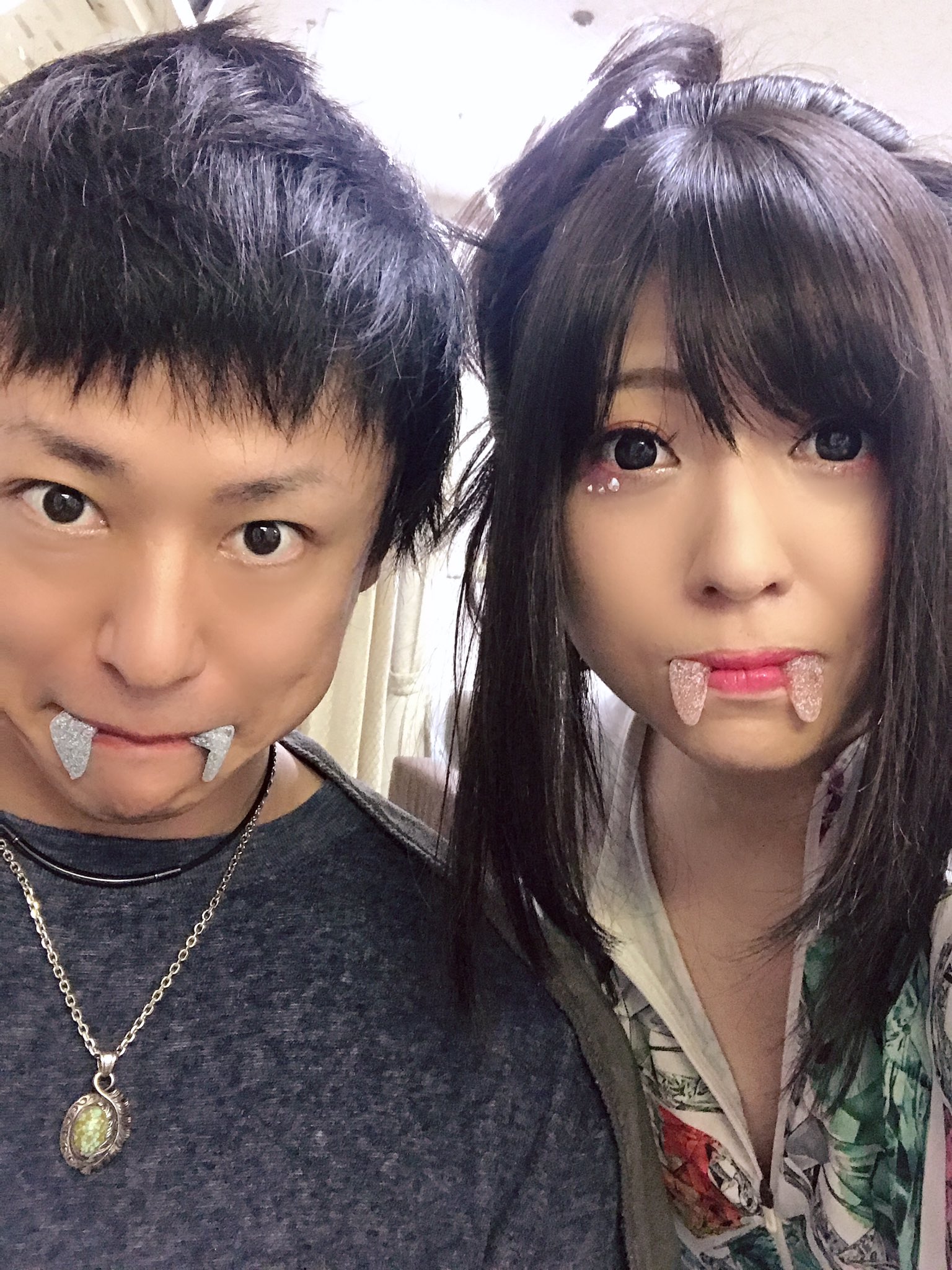 鈴華ゆう子yuko Suzuhana 仙台ー 楽屋に 牙のグミ なるものが置いてあった ハロウィン先取り T Co 0ouf7d0cm7 Twitter