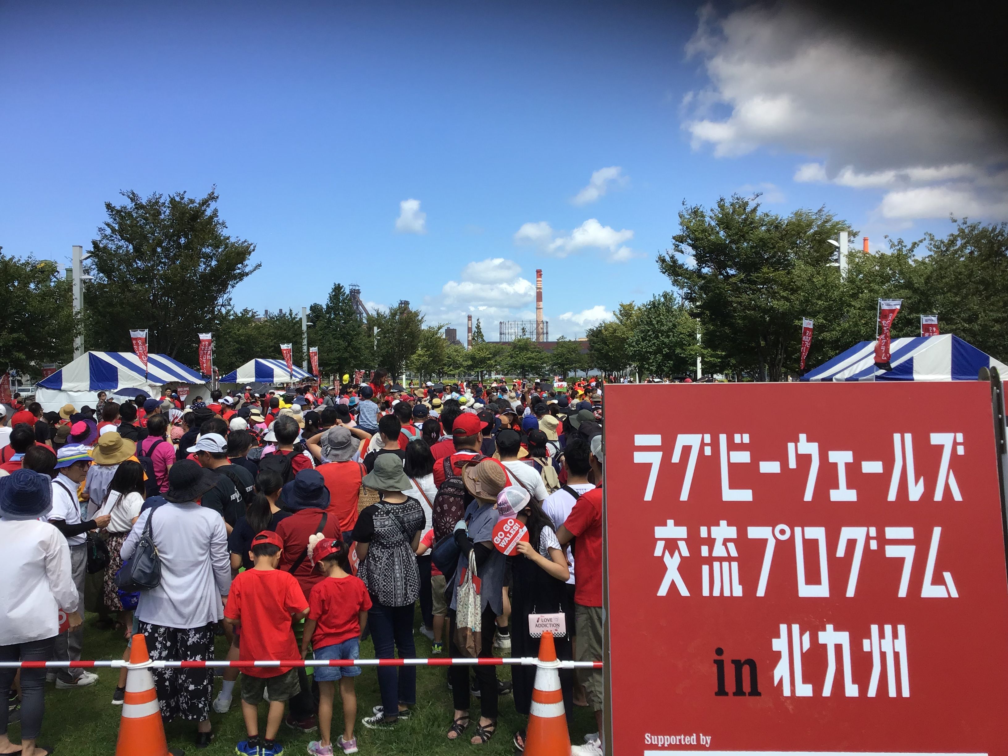 好きっちゃ北九州 北九州市公式 公開練習は本日です 北九州市でキャンプ中のラグビー ウェールズ代表チーム 公開練習はは この後 ミクニワールドスタジアム北九州で14時から16時まで 既にたくさんのお客様が応援に詰めかけています 入場