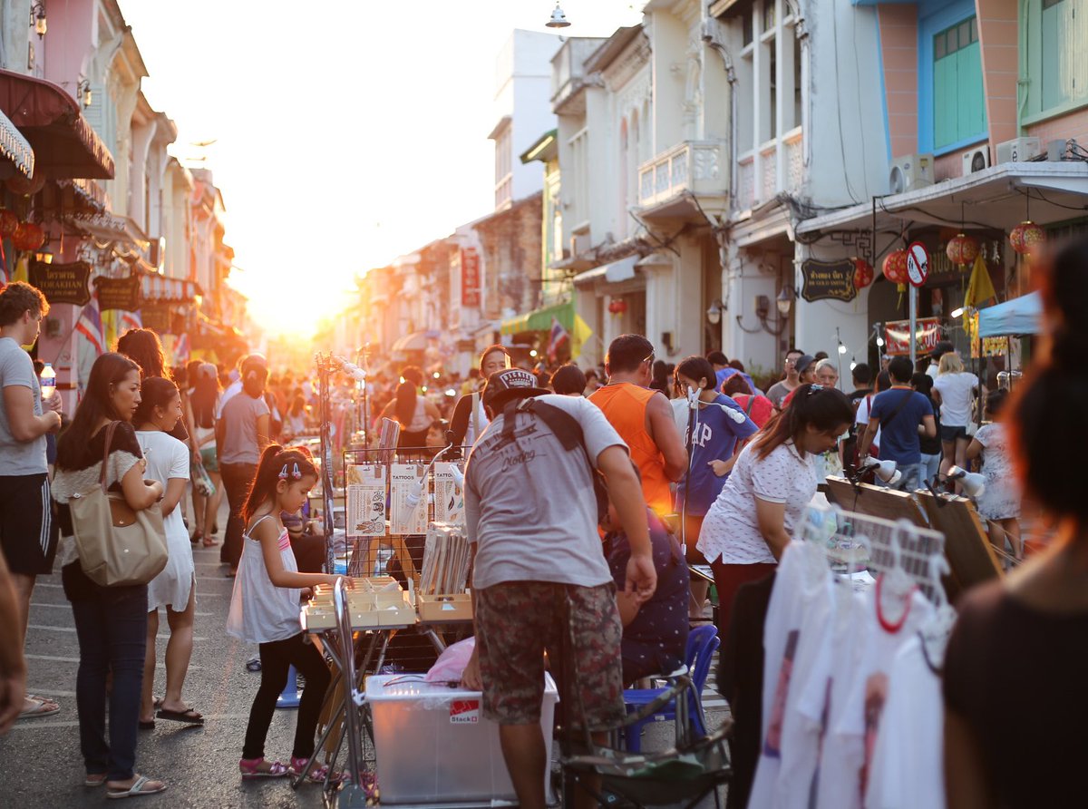 WindowOnPhuket's tweet photo. Market Madness. Trendy shopping at Phuket’s new hip markets. A trip to Phuket is not complete without visiting one of the island’s many markets, where you can shop until you drop... Read more at https://t.co/78WPJNGkND

#windowonphuket #travelinphuket #phuketmarket #shopping https://t.co/5RSmLdRaL7