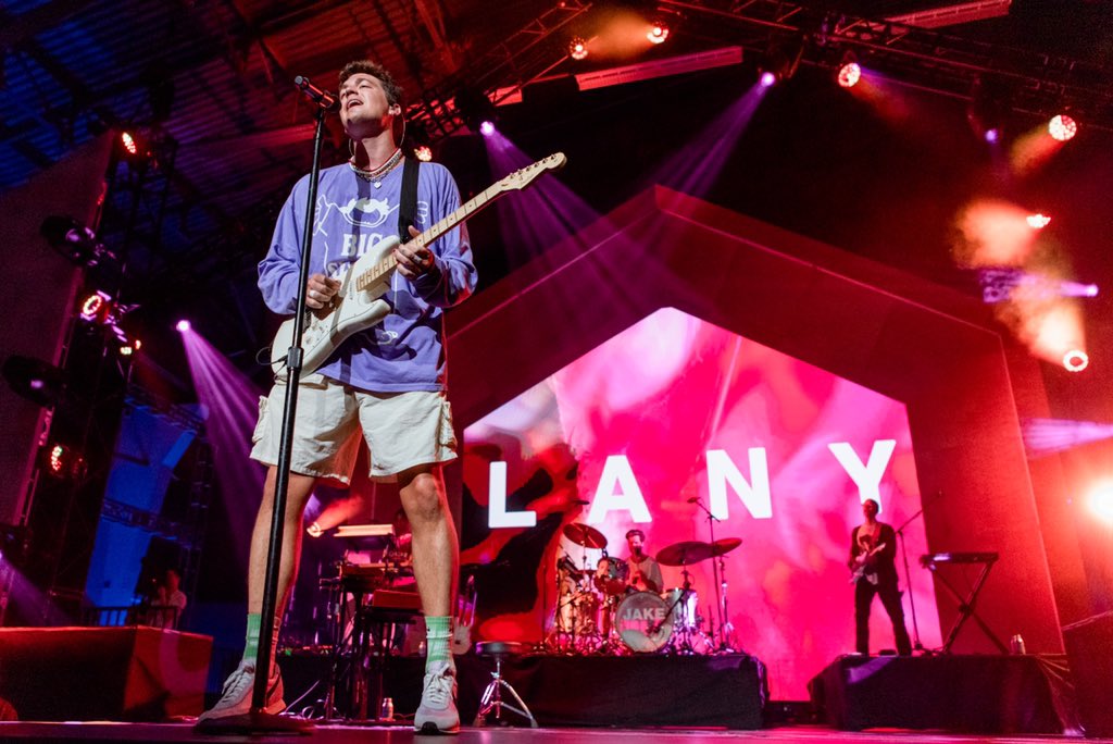 picsbydana's tweet photo. i love you so bad // @thisisLANY @pauljasonklein @planethomeevent https://t.co/ZG0sMUhWHi