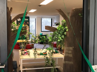 Year 2 arrived at school to enter a Jurassic World to design solutions to rescue dinosaurs from a weather disaster!!! Step into STEM Immersion day, <a href="/stem_T4L/">stem.T4L</a> <a href="/dizdarm/">Murat Dizdar</a>