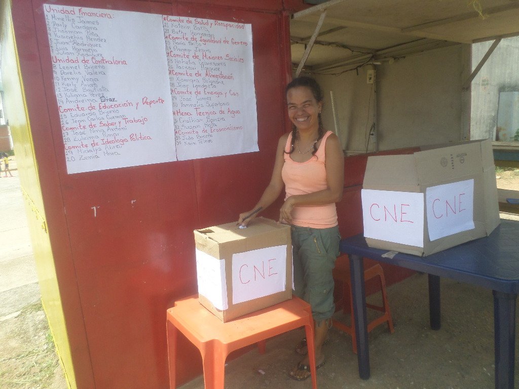 InfocomunalBA's tweet photo. #FiestaElectoral Vecinos del complejo habitacional “Ciudad Tavacare” renovaron vocerías de sus consejos comunales https://t.co/mYb19DT6Gh