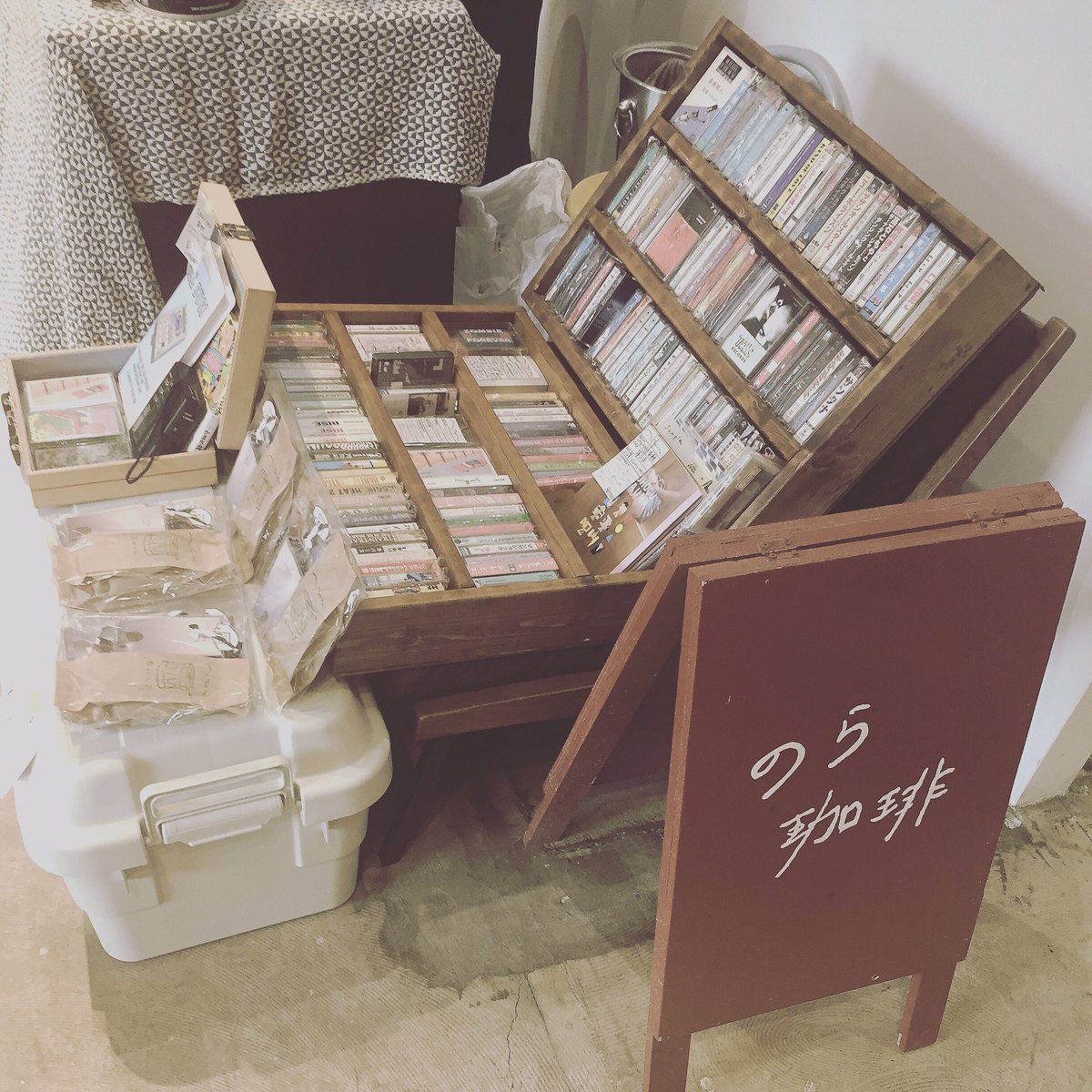 昨日
秋田の「のら珈琲」さんが名古屋に出店してると言う事でHAIR ICI TREに行ってきました。
色んな話ができて本当に楽しかった。もちろんカセットも購入。
更に僕の作品ものら珈琲さんで取り扱ってもらえることになりました。是非秋田のみんな買って下さい！！

#akita #noracoffee #cassettetape