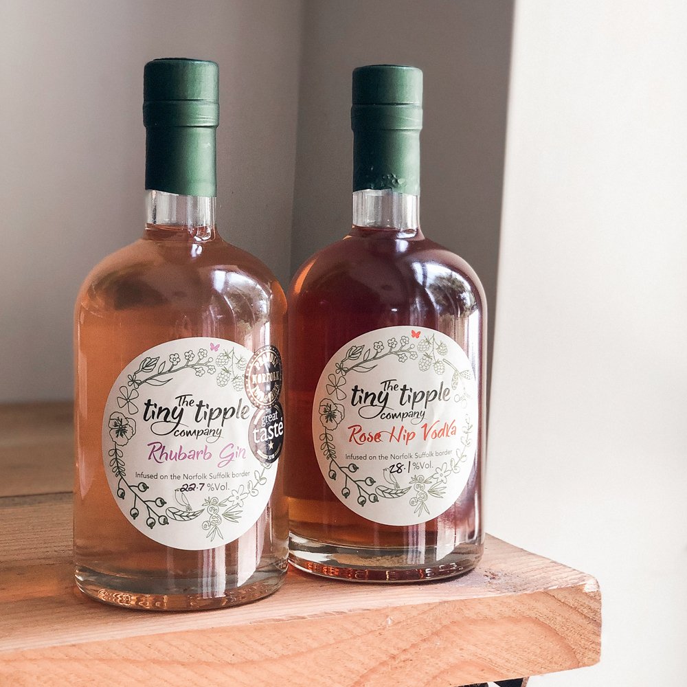 🍸Competition time! 🍹
For your chance to win a Rhubarb Gin and Rose Hip Vodka from Tiny Tipple simply follow these steps:

✨Follow our Twitter page
✨Retweet &amp; like this post

*must be over 18 to enter, winner announced 1st of October