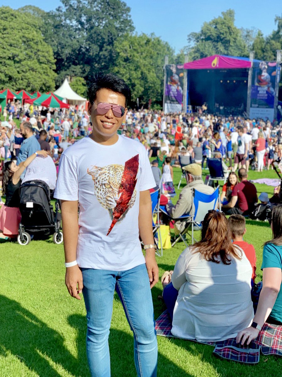 rhonbrian08's tweet photo. Mela 2019 #belfastmela #belfastmela2019 #botanicalgarden #botanicalgardenbelfast #ootd #ootdfashion #ootdsummer #zara #zarashirt #tigershirt #zaraformen #zarajeans #gucci #guccishoes #gayfashion #gayboy #pride #lgbtq #culture #festival #colours #buddha #unitedkingdom #belfast https://t.co/uNmVh8hzOm