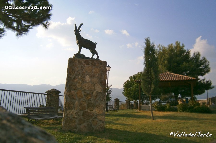 ValleCereza's tweet photo. Esto sí que son buenas vistas!! 😎 MIRADORES DEL VALLE DEL JERTE, un recorrido con paradas (y fotos) obligadas! 🌳🐌🌲🦉🍀🐗🌿🍃🐴🍁🍂🌱 CONÓCELOS TODOS EN:
https://t.co/c0kNEzv0P2 🤗 https://t.co/iwQjQl914H