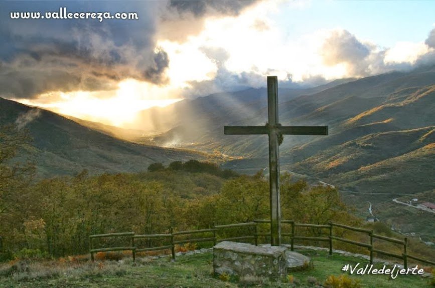 ValleCereza's tweet photo. Esto sí que son buenas vistas!! 😎 MIRADORES DEL VALLE DEL JERTE, un recorrido con paradas (y fotos) obligadas! 🌳🐌🌲🦉🍀🐗🌿🍃🐴🍁🍂🌱 CONÓCELOS TODOS EN:
https://t.co/c0kNEzv0P2 🤗 https://t.co/iwQjQl914H
