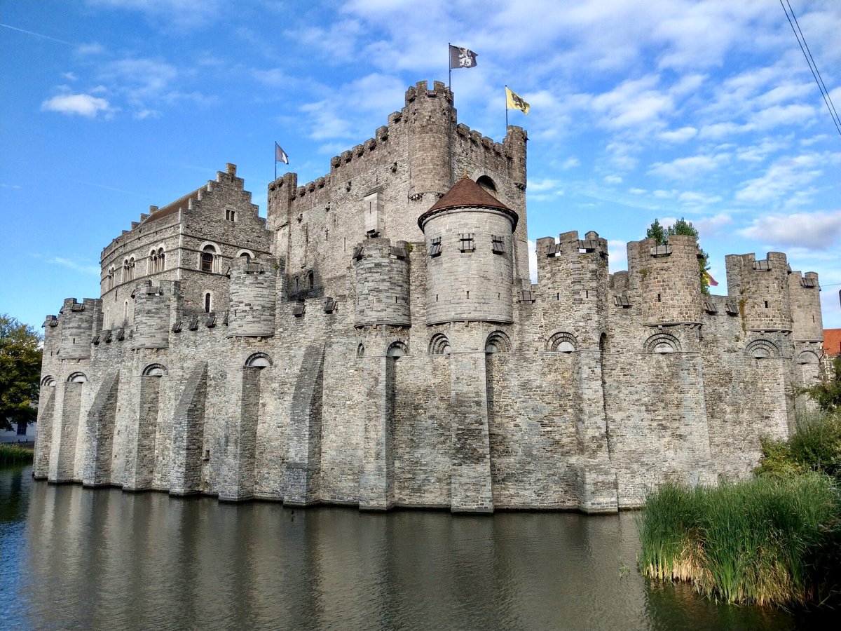 ProfArleneHH's tweet photo. Rhetoric in Society #RiS7 @ugent benefitted from wonderful autumn sunshine. What a treat to walk around #Ghent after spending two days sharing new #research into #rhetoric, #communication, #citizenship & @education. Thankyou, @Eurostar, for making the journey swift and easy. https://t.co/GA7lgzi1yp