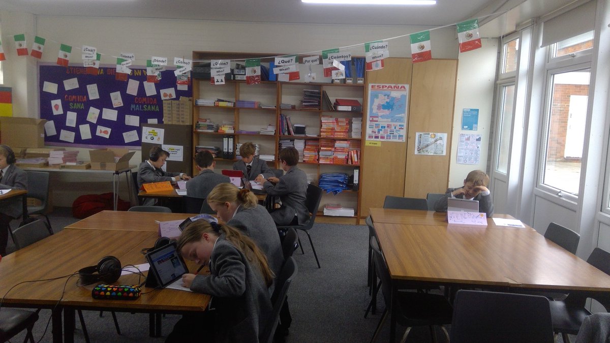 LWC_MFL's tweet photo. ¡Señora De la Cruz’s new 1st form class researching Mexico on Mexico’s Day of Independence! #BYOD #CLIL #vivamexico🇲🇽 #LWCMFL https://t.co/UW2Lp5DoJm