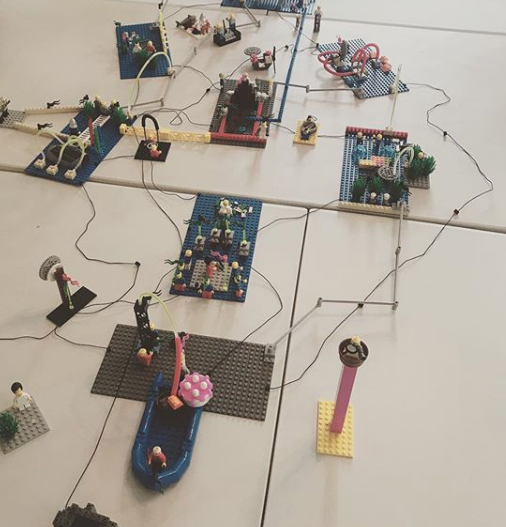 bakasable's tweet photo. La semaine derniรจre c'รฉtait notre #teambuilding !
> On a testรฉ la mรฉthode #legoseriousplay en รฉquipe, et on valide ! ๐
Maintenant ร vous d'essayer chez Bakasable, avec notre facilitateur certifiรฉ >> https://t.co/4lojo7szIT
#lsp #team #castle #lego #build #commonidentity https://t.co/Br4iAOtA8d