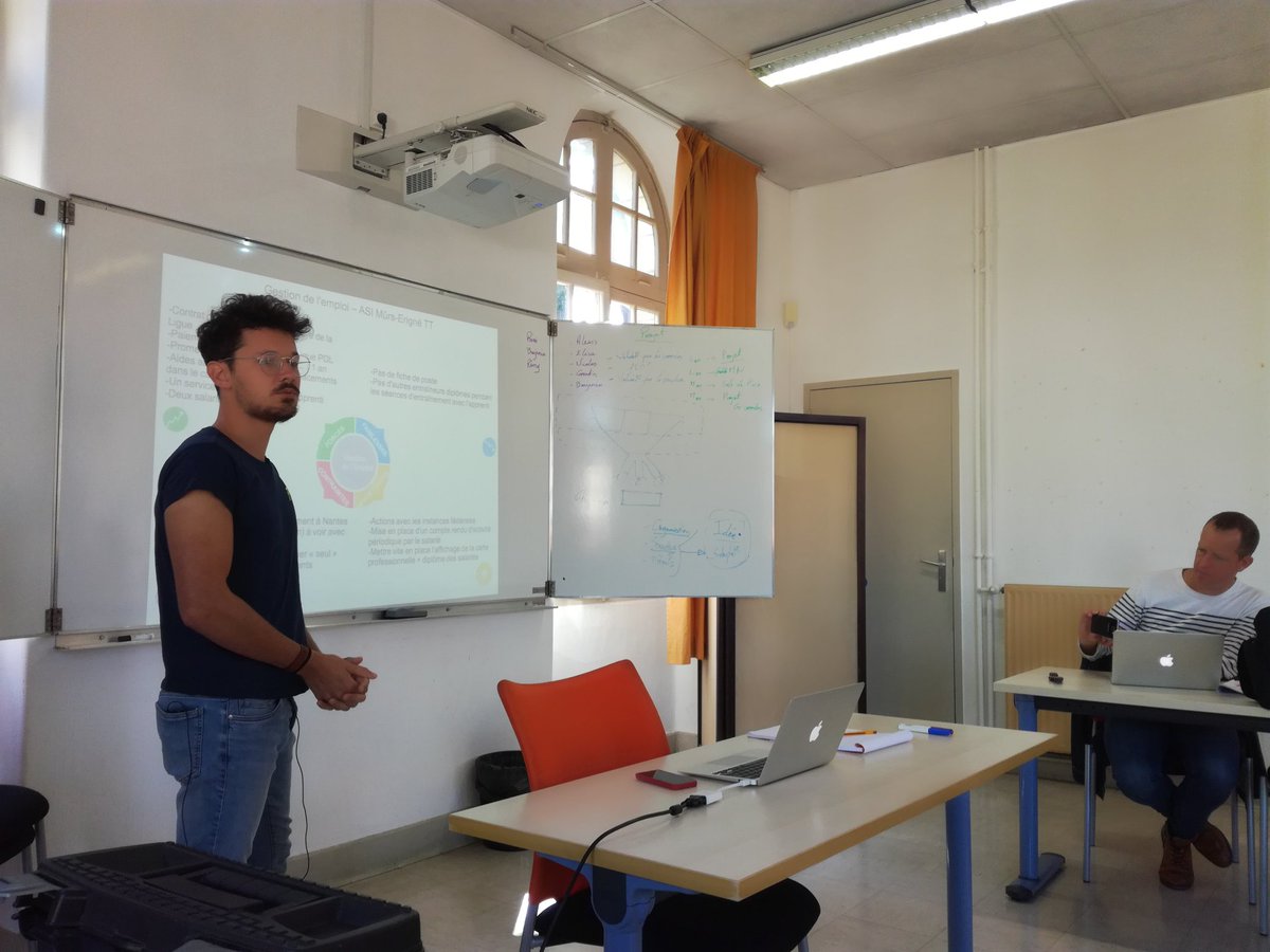 AGadbin's tweet photo. Le DEJEPSTT en mode projet ce matin. Présentation par les stagiaires de leurs projets à l'aide de la méthode Champagne et Payette. https://t.co/UqROhx7cW2