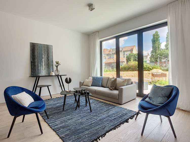 StyleAtHomeBe's tweet photo. We style, you sell!
👉 Kies de interieurstijl in functie van de doelgroep
Zwarte strakke meubels spreken een jong publiek aan. Maak het sfeervol en gezellig met decoratie in een warme kleur.
👉 Haal buiten naar binnen met planten en bloemen.
#Vastgoedstyling #meubelverhuur https://t.co/zKLZFRkmjF