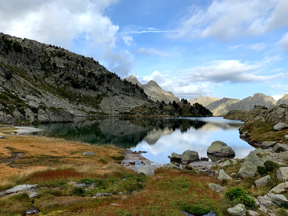 baqueira_beret's tweet photo. Un entorno privilegiado ⛰, temperaturas agradables 🌤 y una gran variedad de rutas por la #montaña🚶‍♀️🚶‍♂️para todos los niveles  👉 Las claves perfectas para disfrutar del #senderismo en la #ValdAran durante el mes de #septiembre

📍 Val d'Aran https://t.co/8zC3rqZmQR