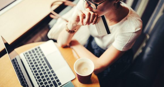 WebloyaltyFR's tweet photo. [#Etude #Ecommerce] : Quels leviers de croissance en 2020 ?  @KantarFR et @WebloyaltyFR se sont penchés sur la question au travers d’une étude effectuée auprès de responsables et décideurs de sites e-commerce français… via @ComarketingNews https://t.co/Gp77NxPvyV https://t.co/6vBo58ljER