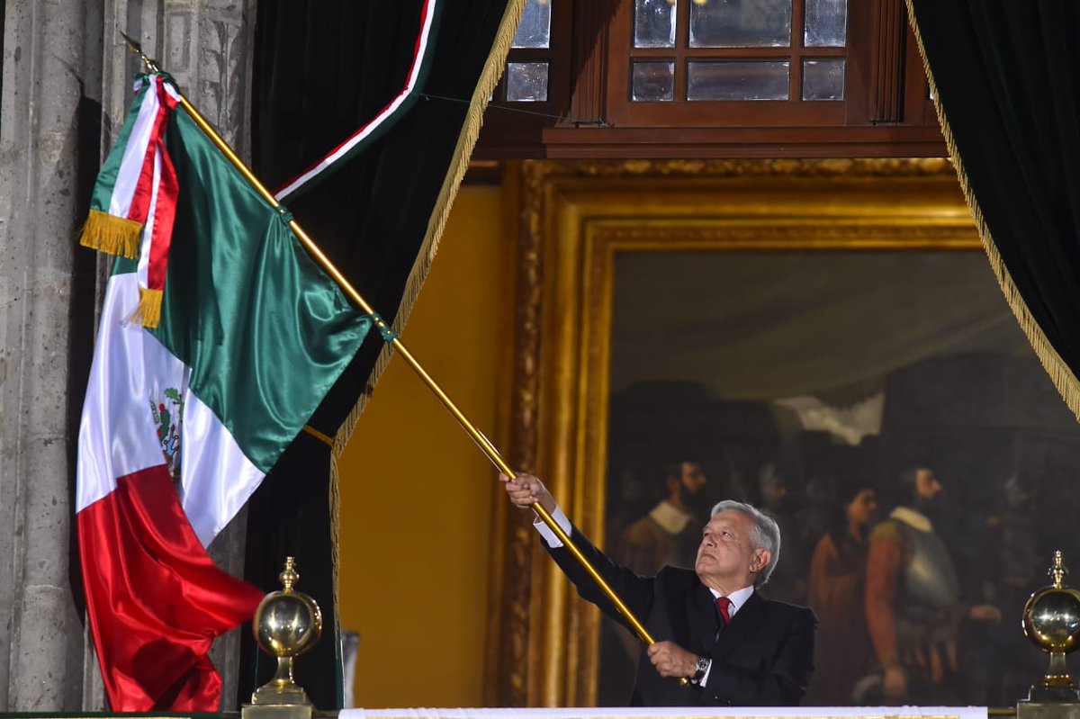 JesusRCuevas's tweet photo. Hoy celebramos el Grito de Independencia de México con una fiesta de culturas, con un Presidente comprometido con su pueblo y una muchedumbre que bailó y gritó feliz, feliz. Vivan los héroes anónimos que nos dieron patria y quienes levantan con su esfuerzo a esta gran nación. https://t.co/VqVKTCLGn1